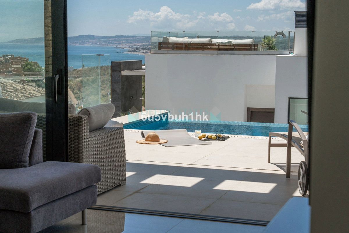 Villa for sale in Estepona