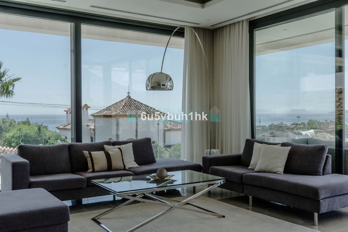 Villa for sale in Estepona