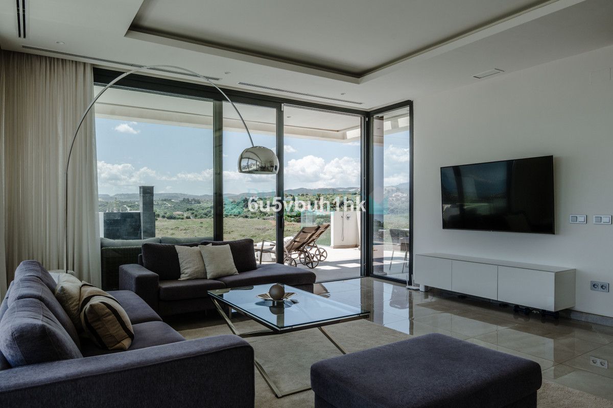 Villa for sale in Estepona