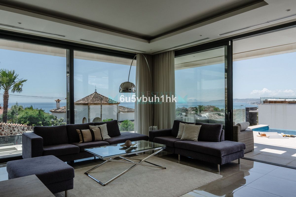 Villa for sale in Estepona