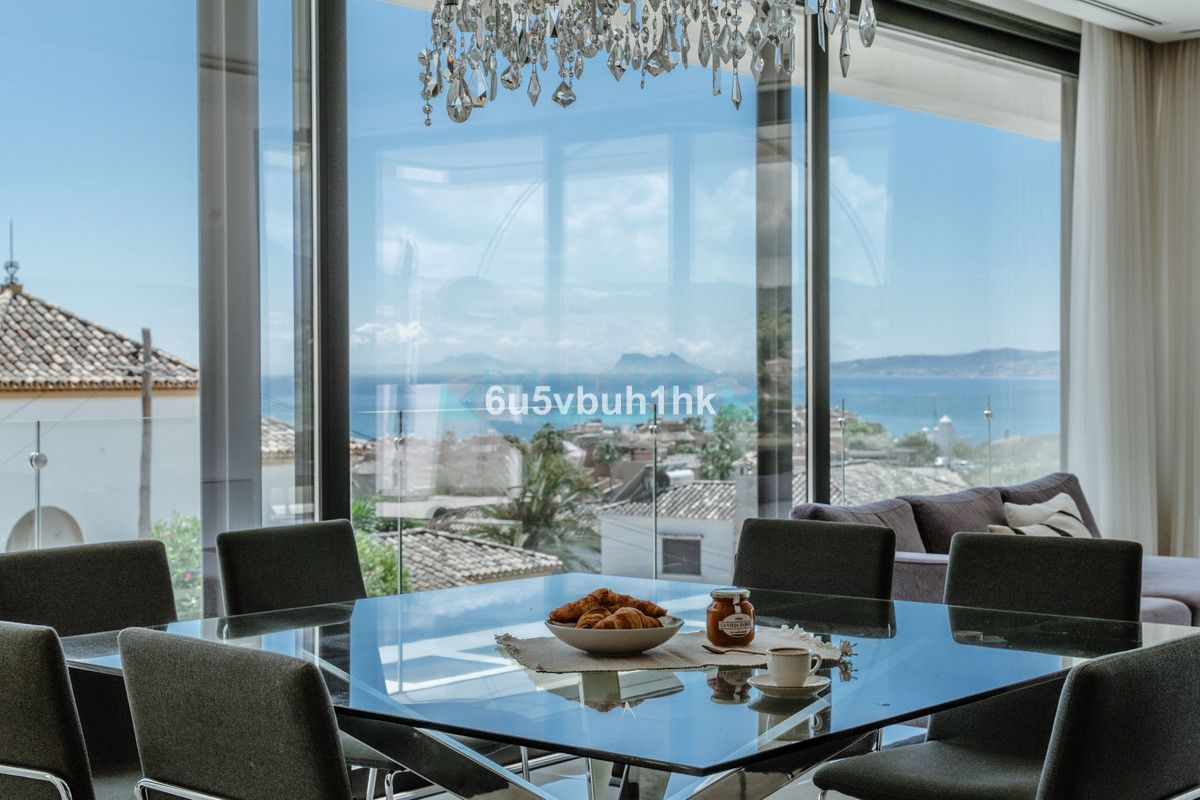 Villa for sale in Estepona