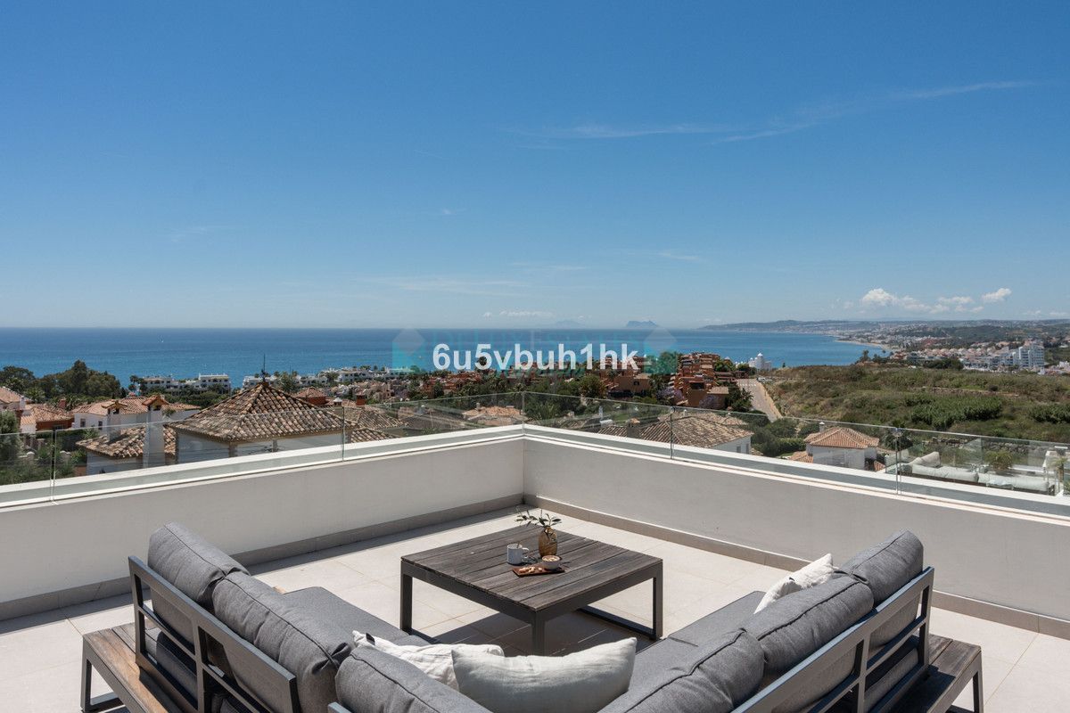 Villa for sale in Estepona