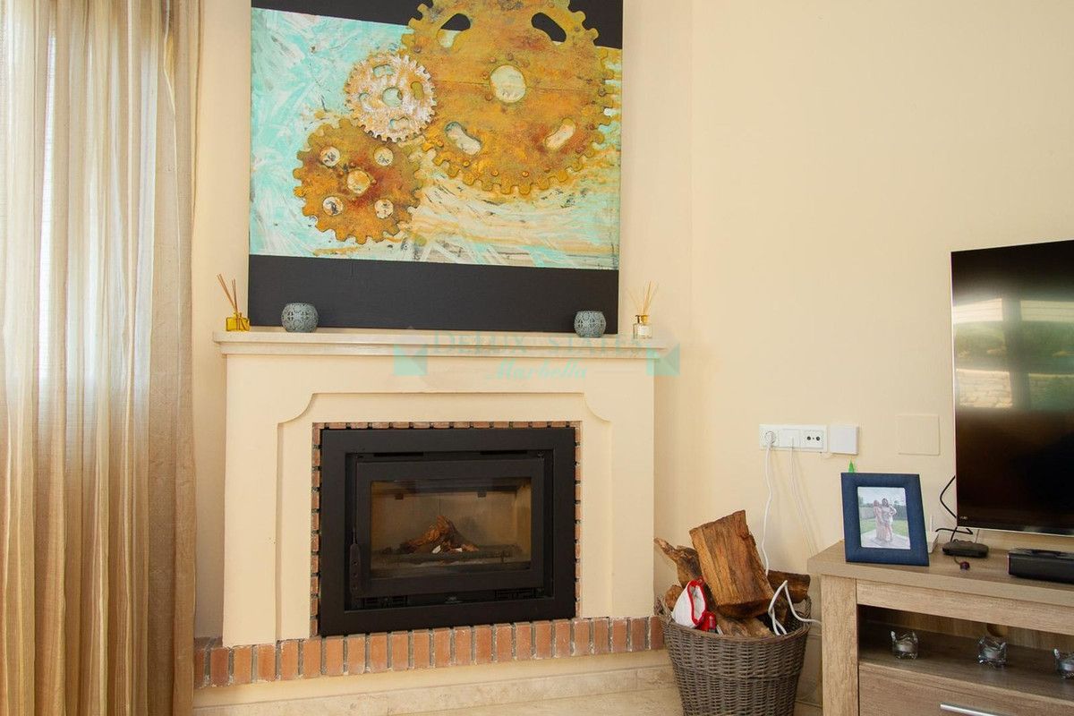 Penthouse for sale in La Mairena, Marbella East