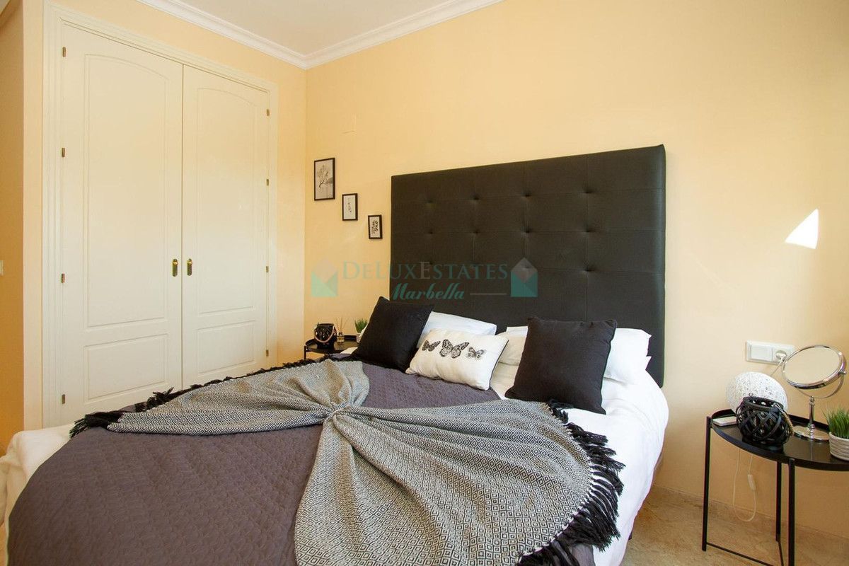 Penthouse for sale in La Mairena, Marbella East