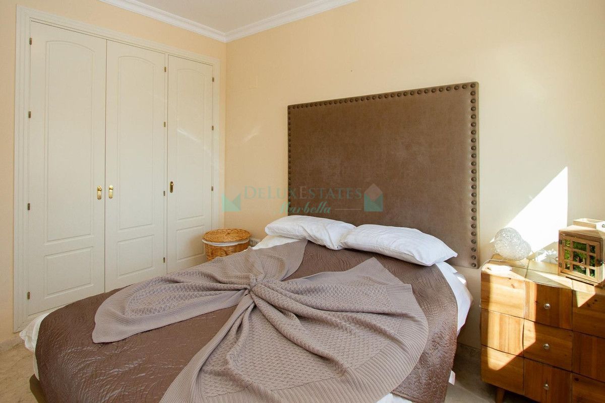 Penthouse for sale in La Mairena, Marbella East