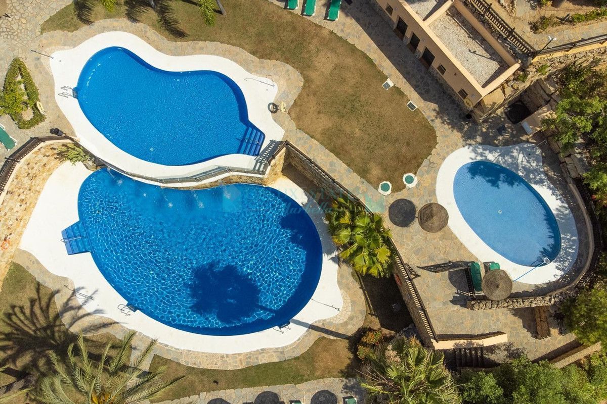 Penthouse for sale in La Mairena, Marbella East