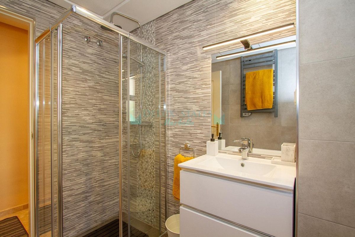 Penthouse for sale in La Mairena, Marbella East