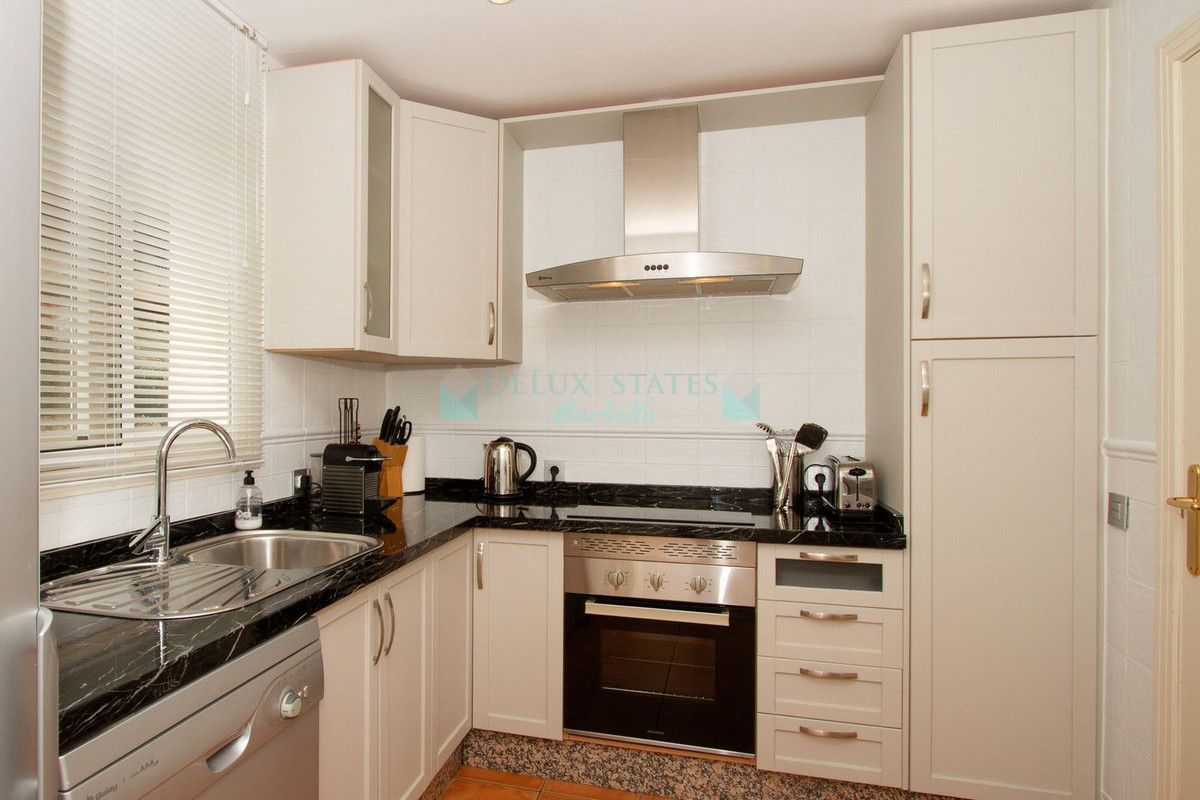 Penthouse for sale in La Mairena, Marbella East