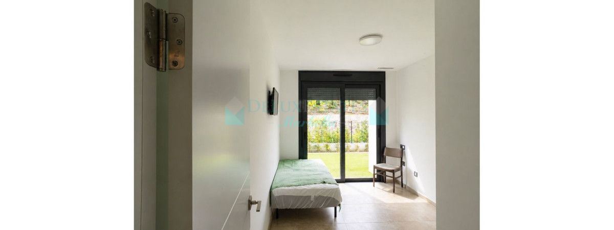 Apartamento Planta Baja en alquiler en Atalaya, Estepona