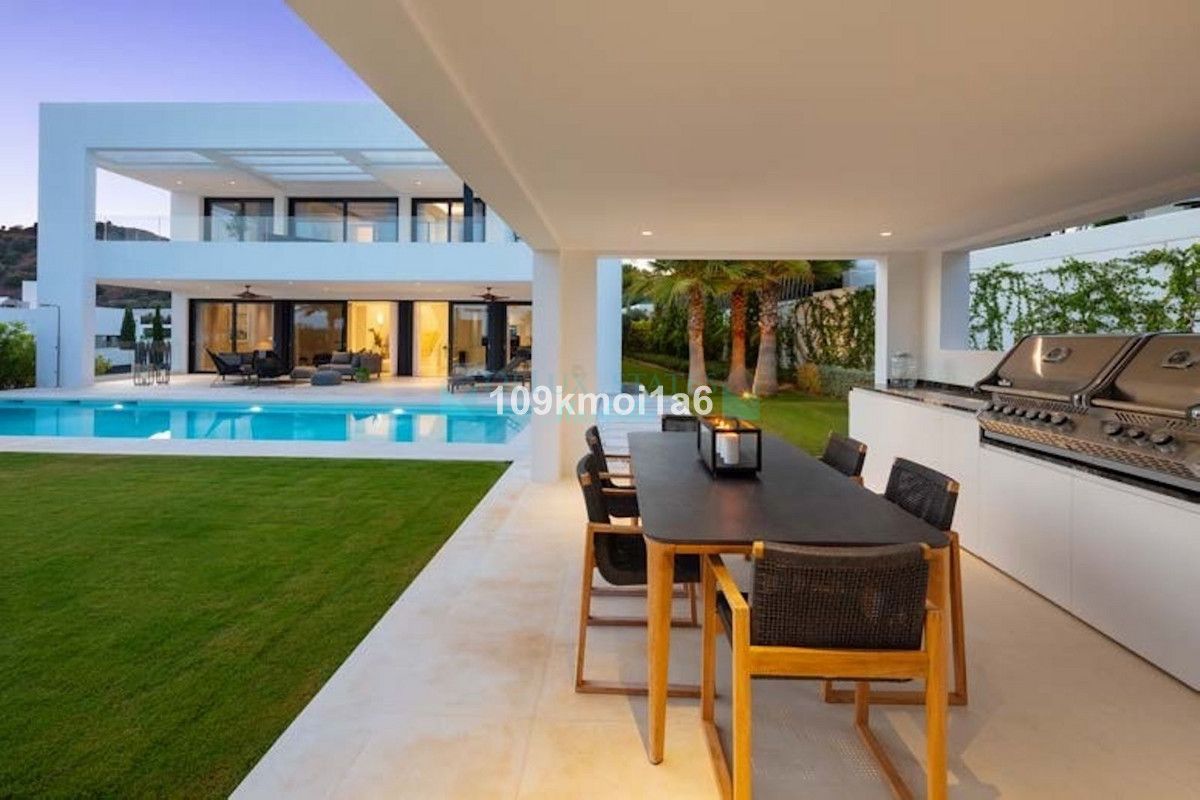 Villa for rent in Nueva Andalucia