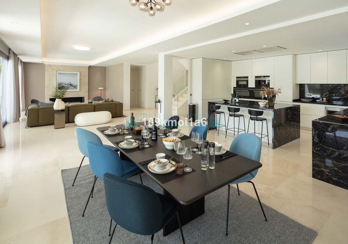 Villa for rent in Nueva Andalucia