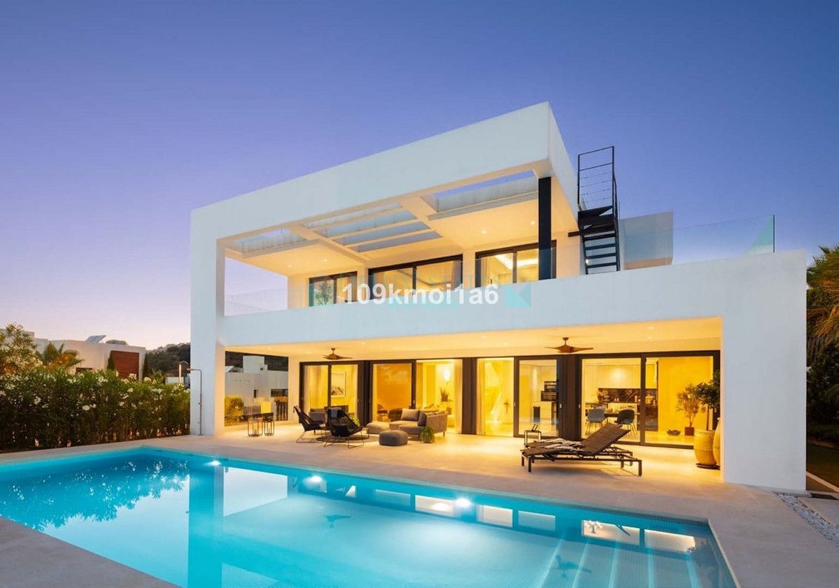 Villa for rent in Nueva Andalucia