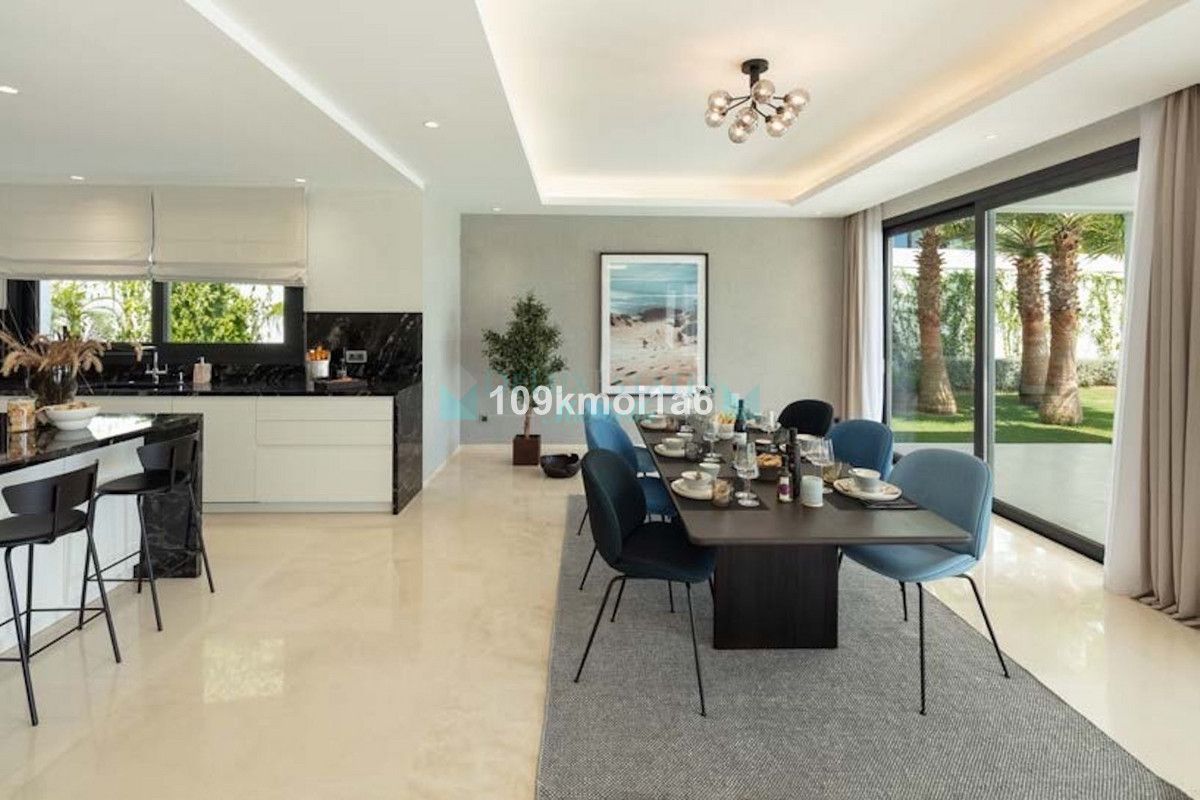 Villa for rent in Nueva Andalucia