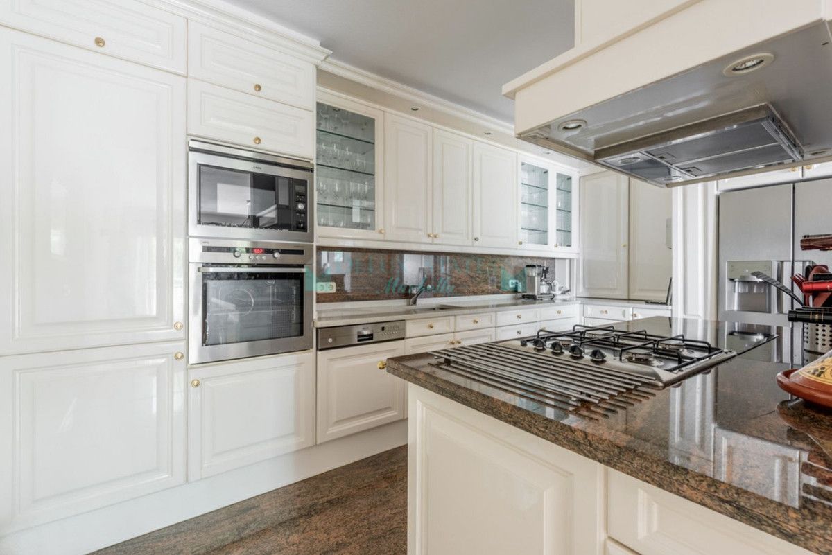 Apartment for sale in Atalaya, Estepona