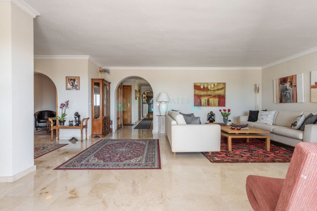 Apartment for sale in Atalaya, Estepona