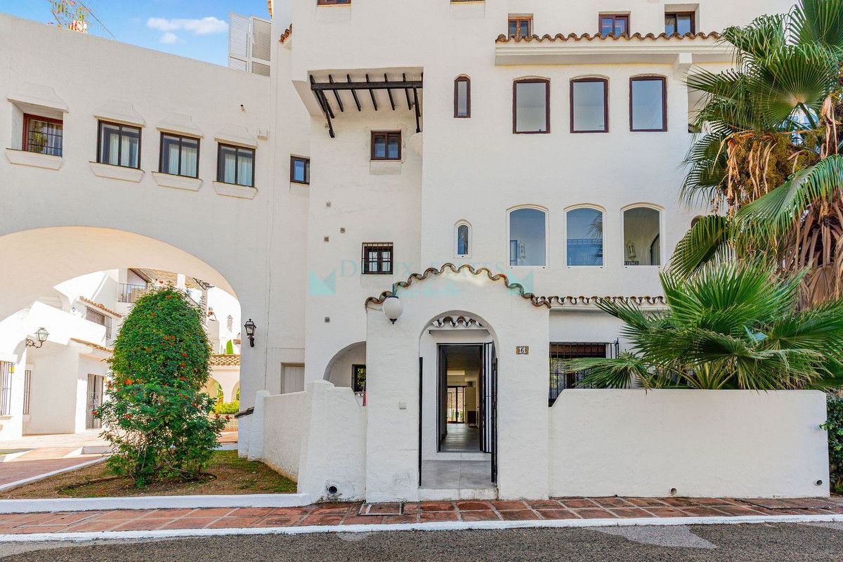Ground Floor Apartment for sale in Marbella - Puerto Banus