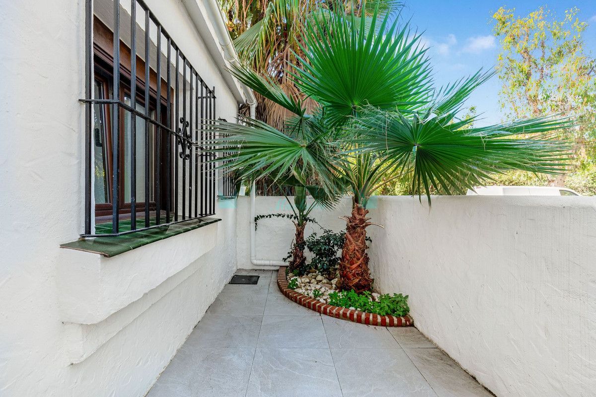 Ground Floor Apartment for sale in Marbella - Puerto Banus