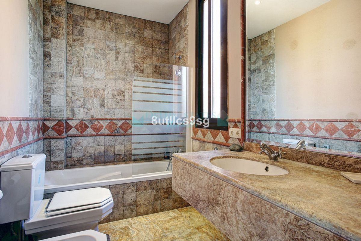 Apartment for sale in Estepona