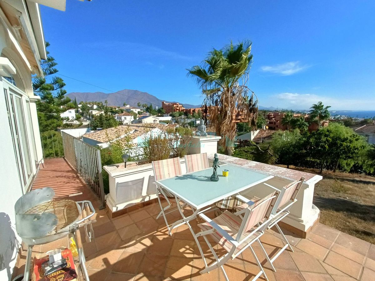 Villa for sale in Estepona