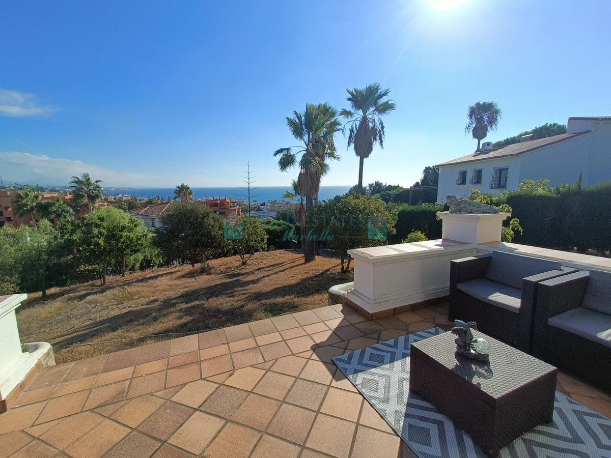 Villa for sale in Estepona