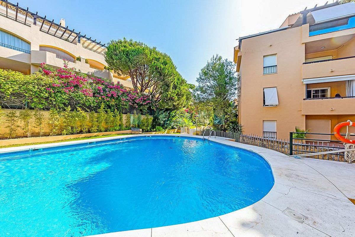 Apartment for sale in Elviria, Marbella East