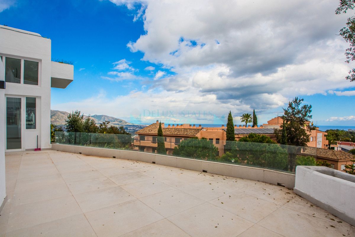 Apartment for sale in La Mairena, Marbella East