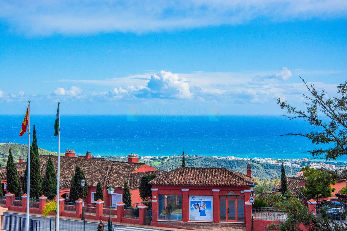 Apartment for sale in La Mairena, Marbella East