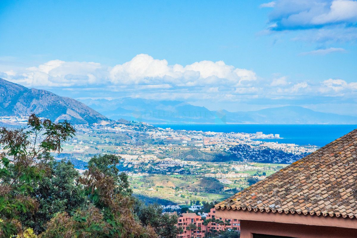 Apartment for sale in La Mairena, Marbella East