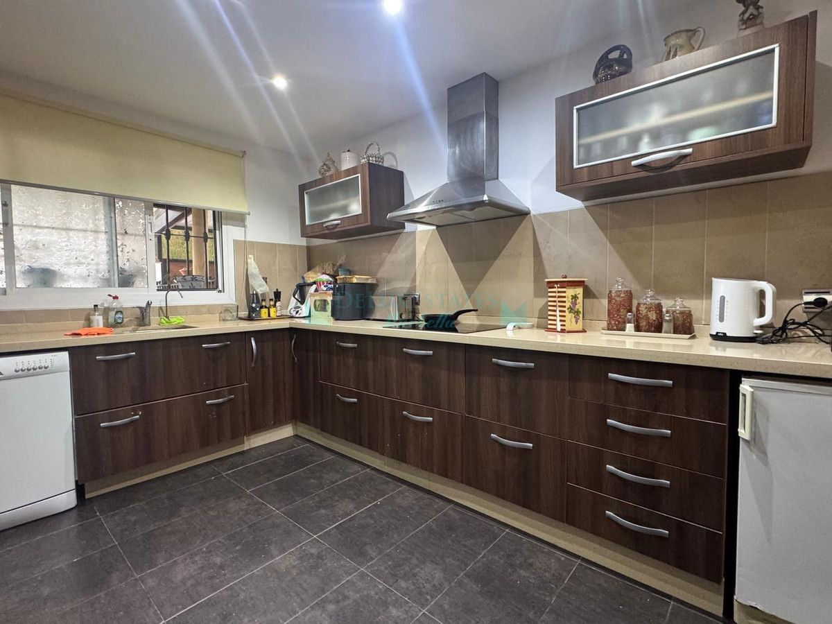 Town House for sale in Atalaya, Estepona