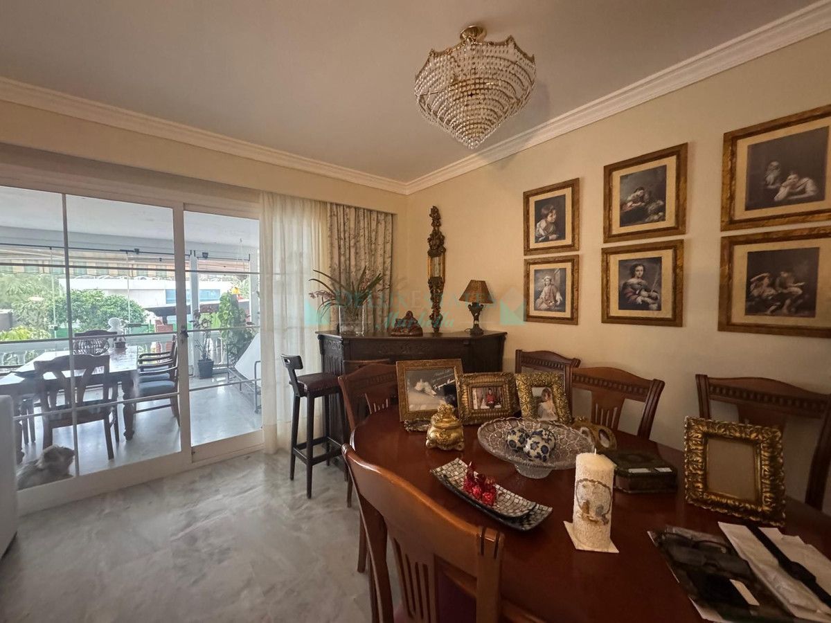 Town House for sale in Atalaya, Estepona