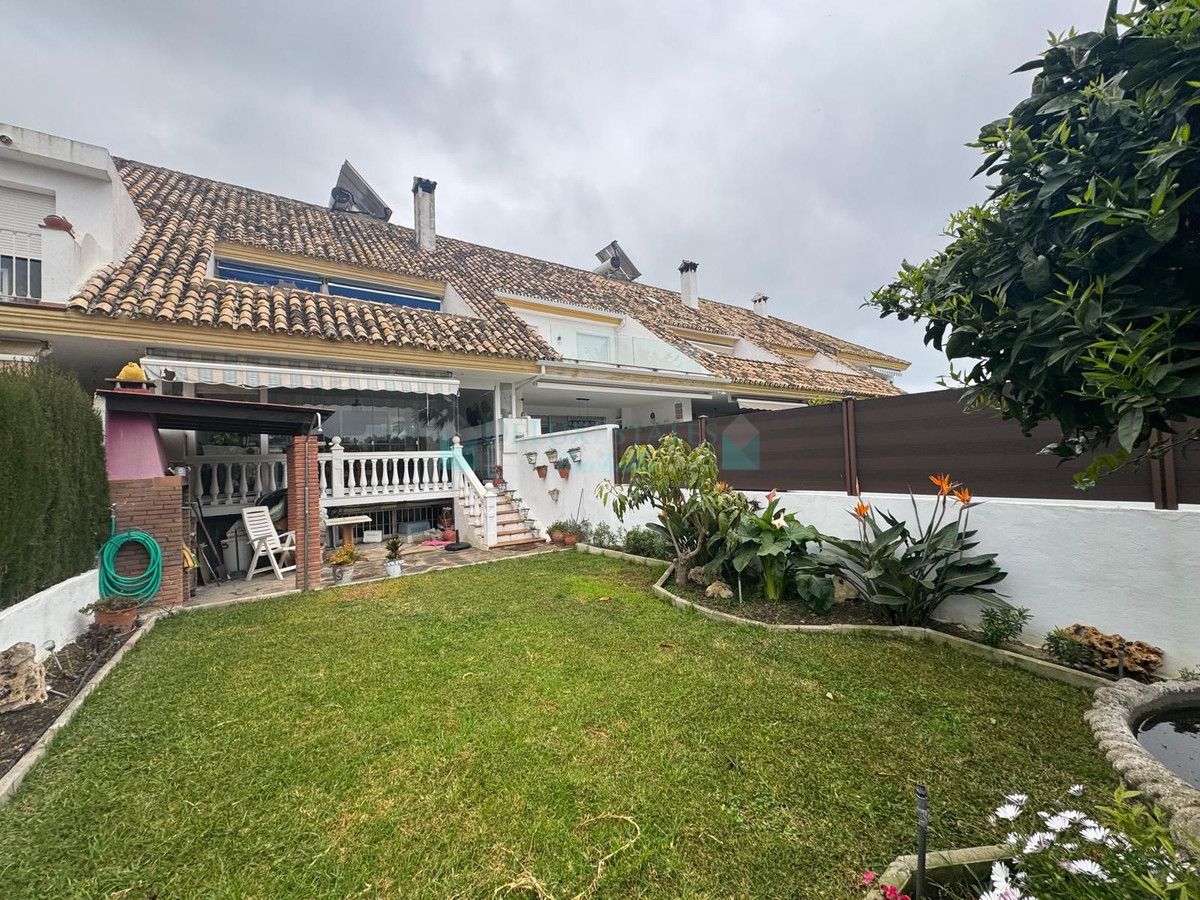 Town House for sale in Atalaya, Estepona