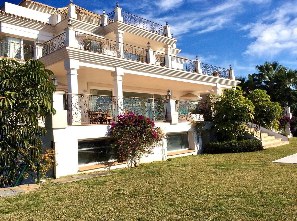 Villa en venta en Los Flamingos, Benahavis