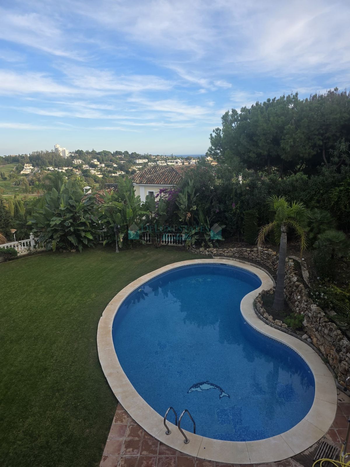 Villa for sale in El Paraiso, Estepona