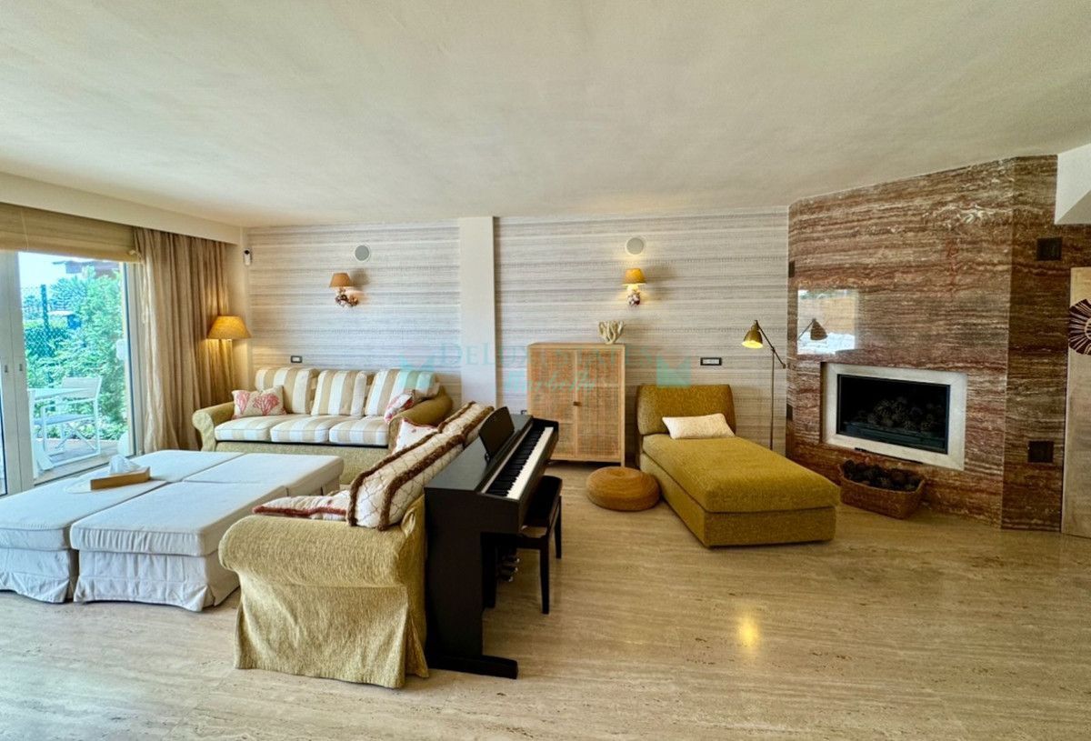 Adosado en alquiler en New Golden Mile, Estepona