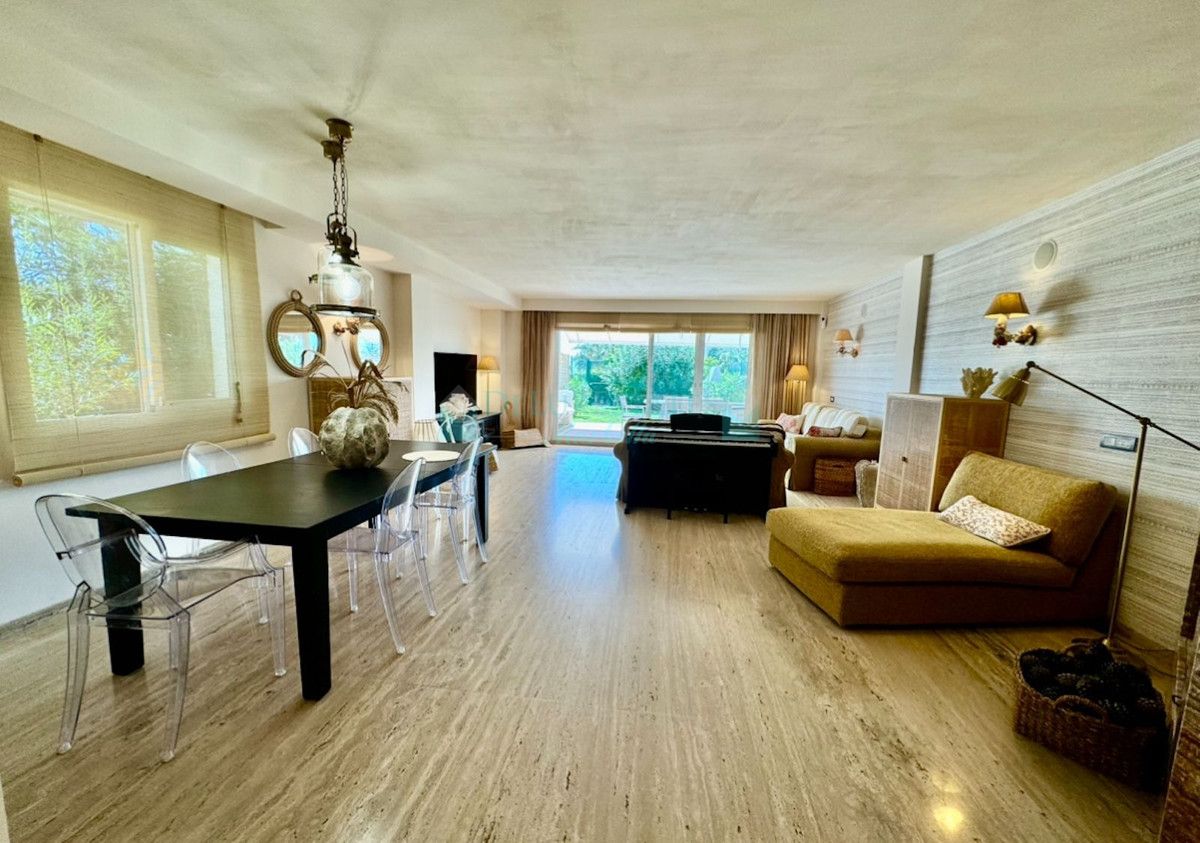 Adosado en alquiler en New Golden Mile, Estepona