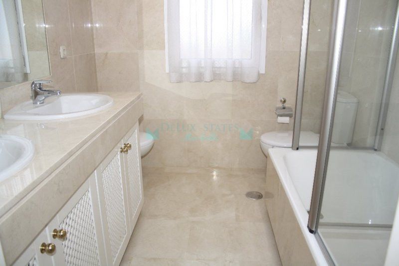 Apartamento en venta en Estepona