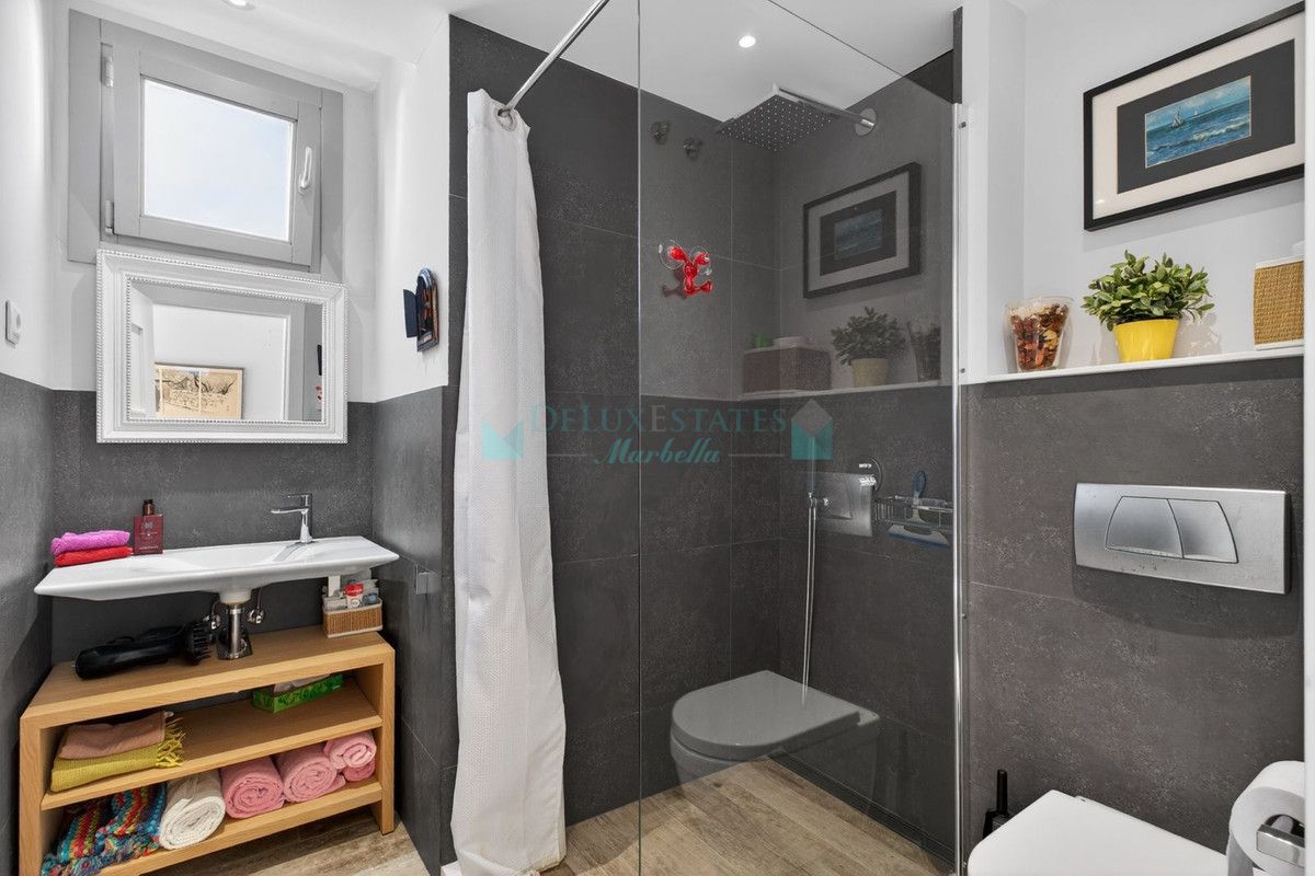 Penthouse for sale in Los Altos de los Monteros, Marbella East