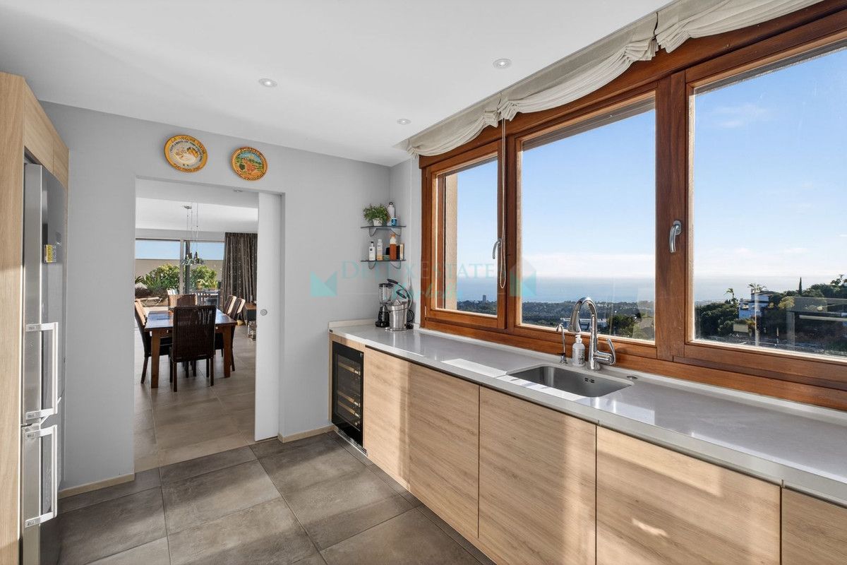 Penthouse for sale in Los Altos de los Monteros, Marbella East