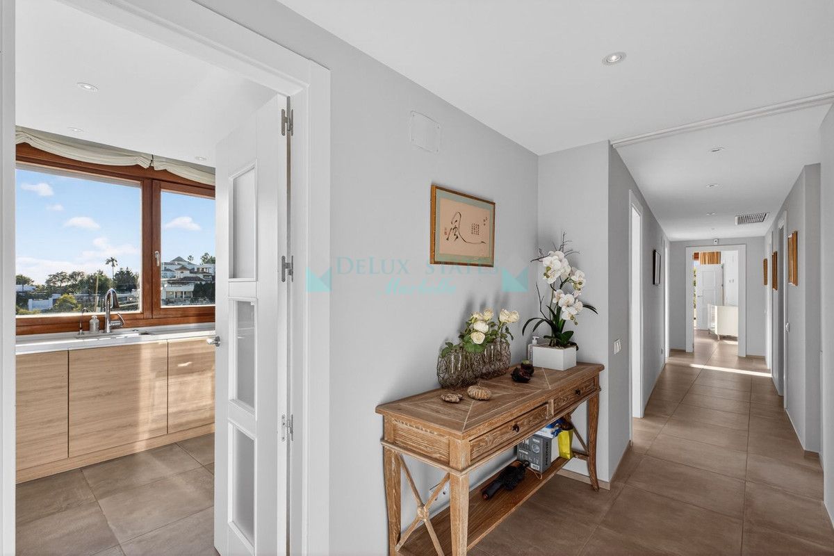 Penthouse for sale in Los Altos de los Monteros, Marbella East