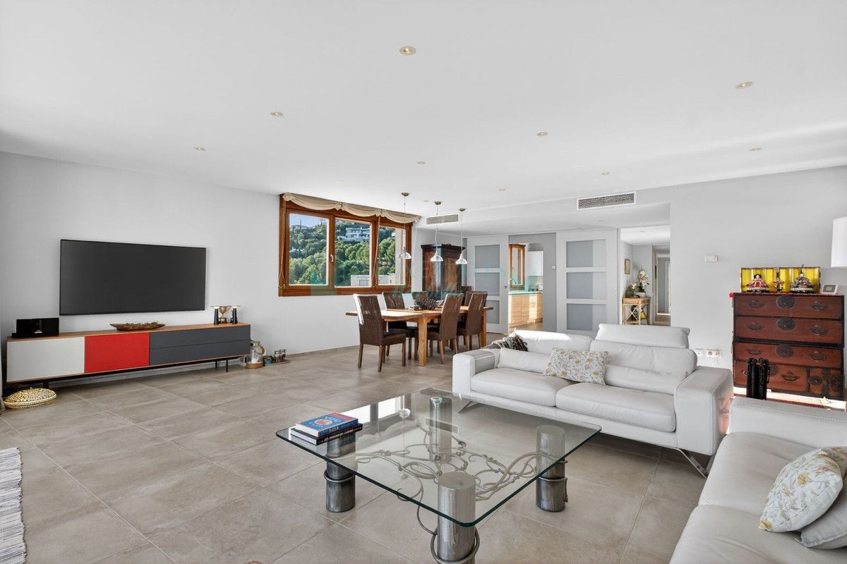 Penthouse for sale in Los Altos de los Monteros, Marbella East