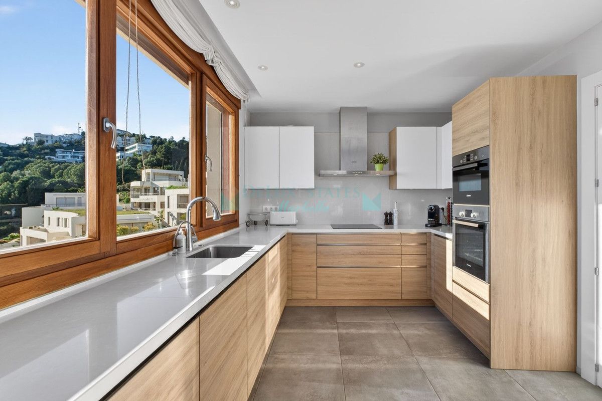 Penthouse for sale in Los Altos de los Monteros, Marbella East