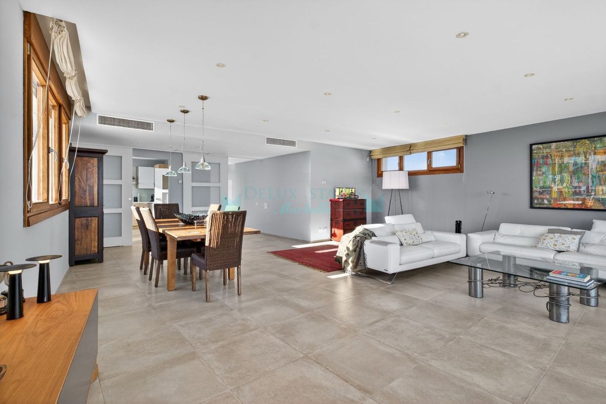 Penthouse for sale in Los Altos de los Monteros, Marbella East