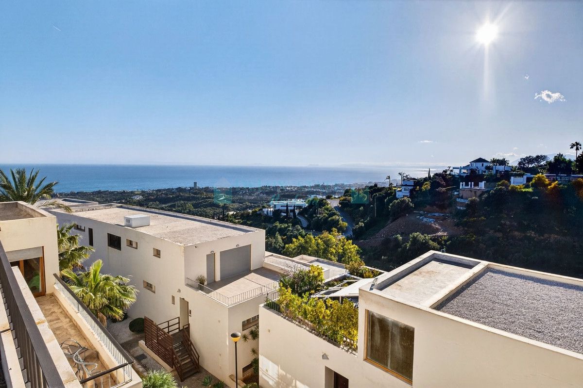 Penthouse for sale in Los Altos de los Monteros, Marbella East