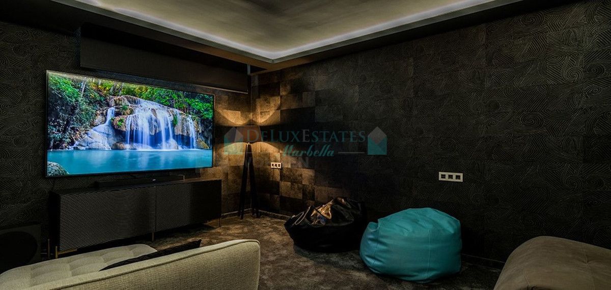 Villa for sale in Nueva Andalucia