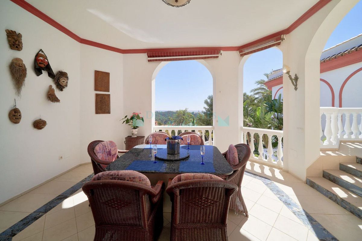 Villa for sale in Hacienda las Chapas, Marbella East