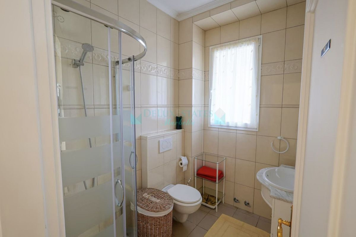 Villa for sale in Hacienda las Chapas, Marbella East