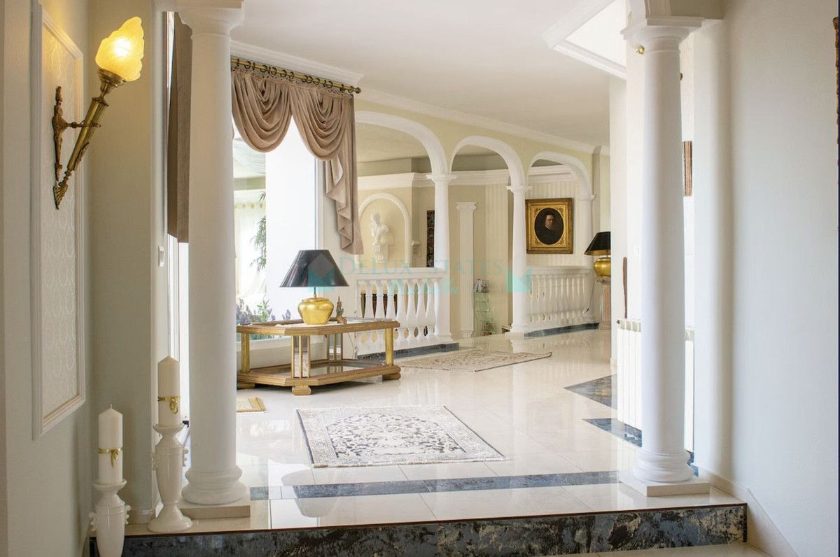 Villa for sale in Hacienda las Chapas, Marbella East