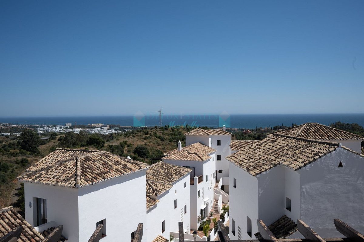 Ático en venta en Los Altos de los Monteros, Marbella Este