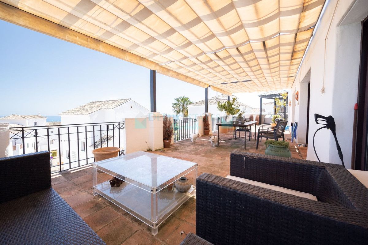 Ático en venta en Los Altos de los Monteros, Marbella Este