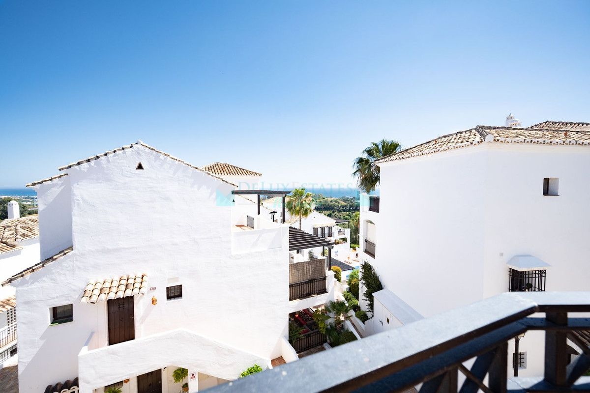 Ático en venta en Los Altos de los Monteros, Marbella Este
